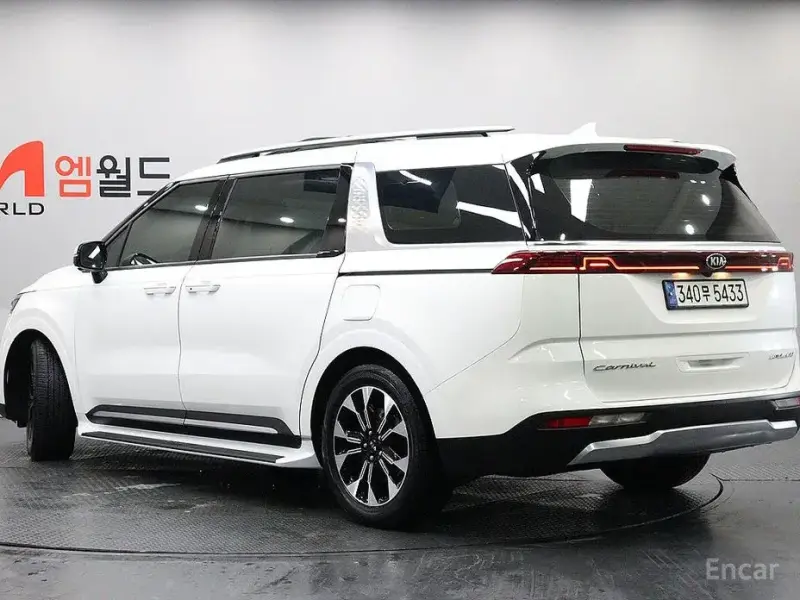 2021 Kia Carnival с пробегом 83 373 км