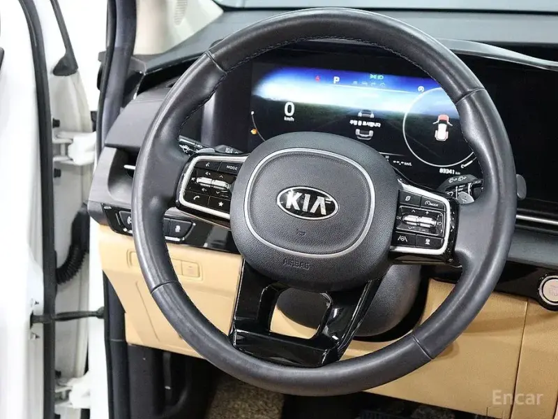 2021 Kia Carnival с пробегом 83 373 км