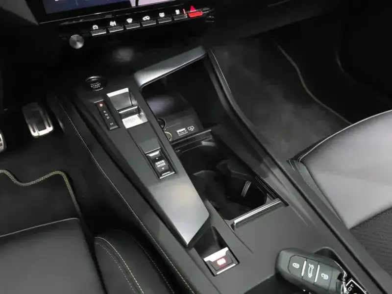 2022 Peugeot 308 с пробегом 50 751 км