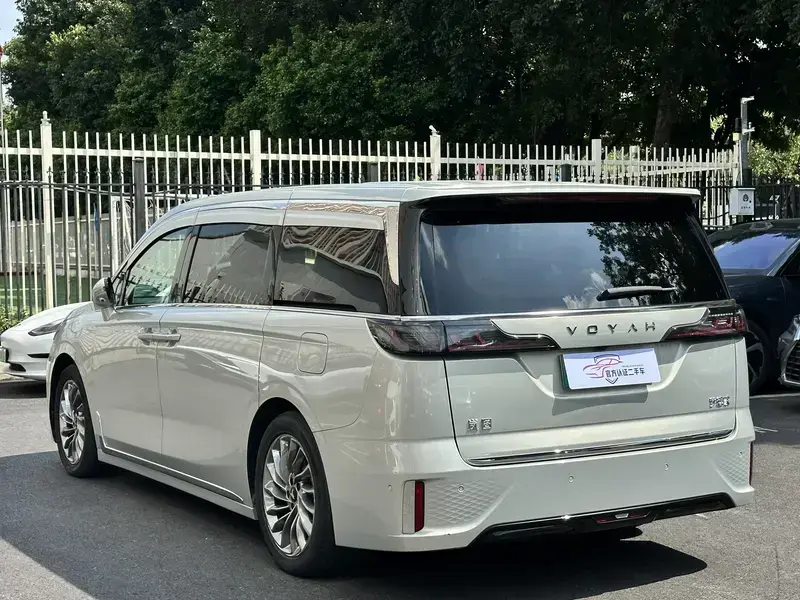 2024 Voyah Dreamer с пробегом 64 000 км