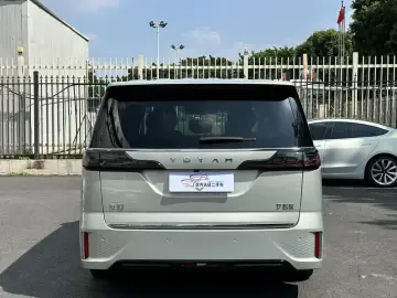 2024 Voyah Dreamer с пробегом 64 000 км