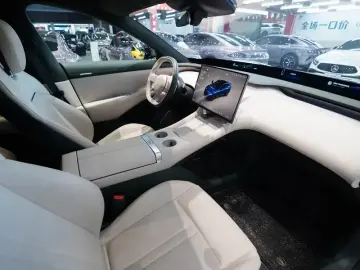 2025 Xiaomi Xiaomi SUV с пробегом 22 000 км