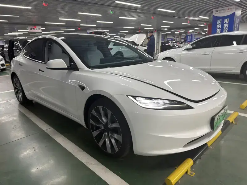 2023 Tesla Model 3 с пробегом 41 000 км