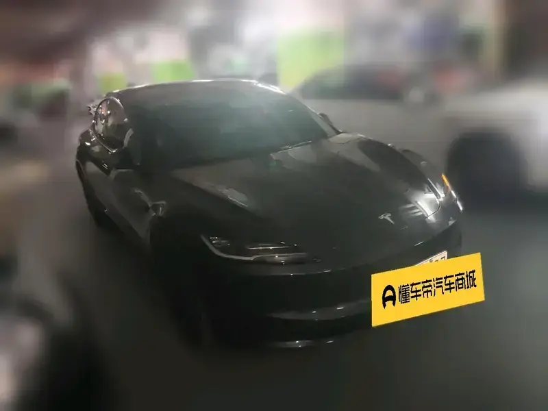 2025 Tesla Model 3 с пробегом 17 100 км