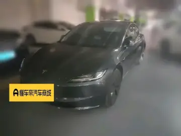 2025 Tesla Model 3 с пробегом 17 100 км