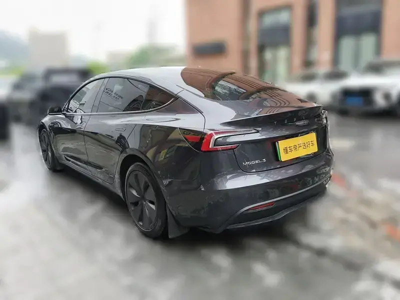 2023 Tesla Model 3 с пробегом 42 500 км