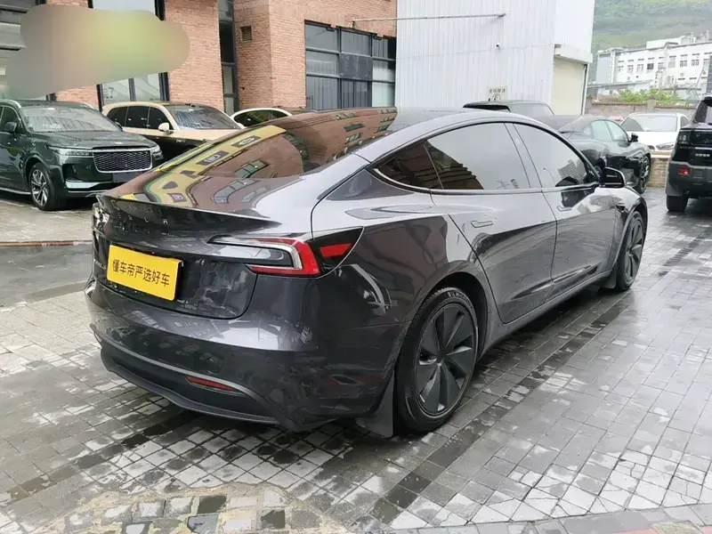 2023 Tesla Model 3 с пробегом 42 500 км