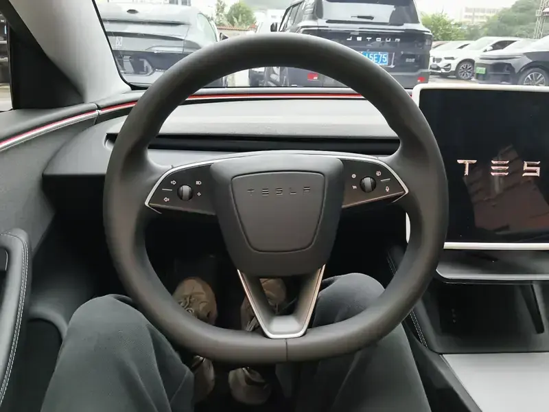2023 Tesla Model 3 с пробегом 42 500 км