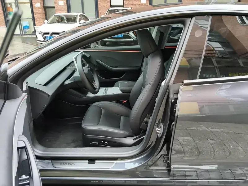 2023 Tesla Model 3 с пробегом 42 500 км