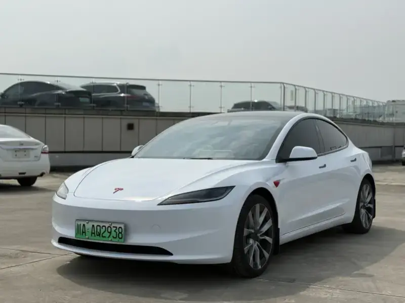 2023 Tesla Model 3 с пробегом 80 000 км