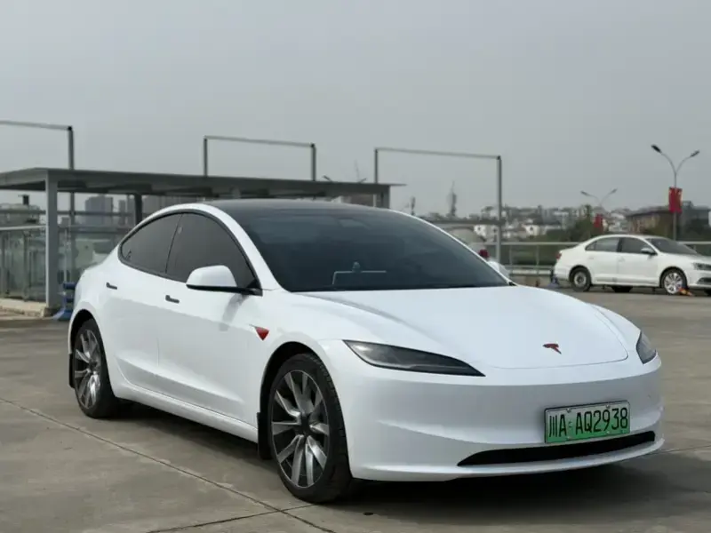 2023 Tesla Model 3 с пробегом 80 000 км