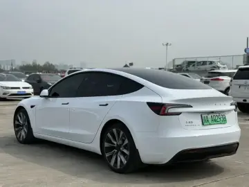 2023 Tesla Model 3 с пробегом 80 000 км