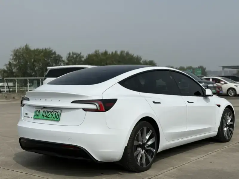 2023 Tesla Model 3 с пробегом 80 000 км