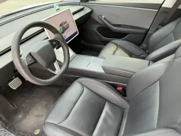 2023 Tesla Model 3 с пробегом 80 000 км