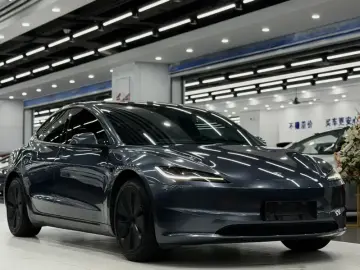 2025 Tesla Model 3 с пробегом 30 000 км