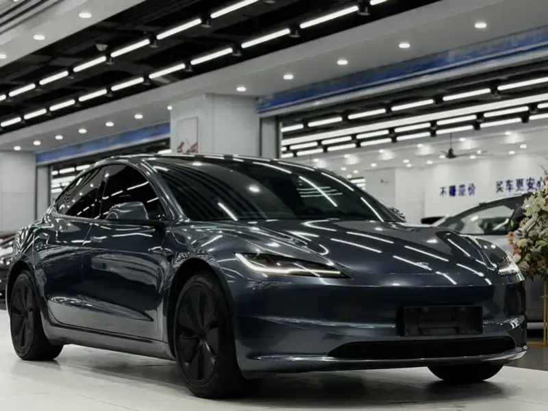 2025 Tesla Model 3 с пробегом 30 000 км