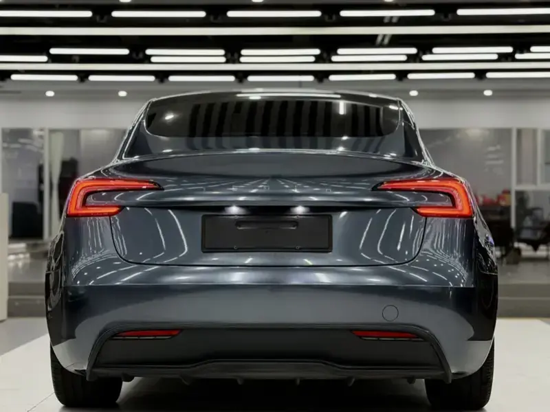 2025 Tesla Model 3 с пробегом 30 000 км