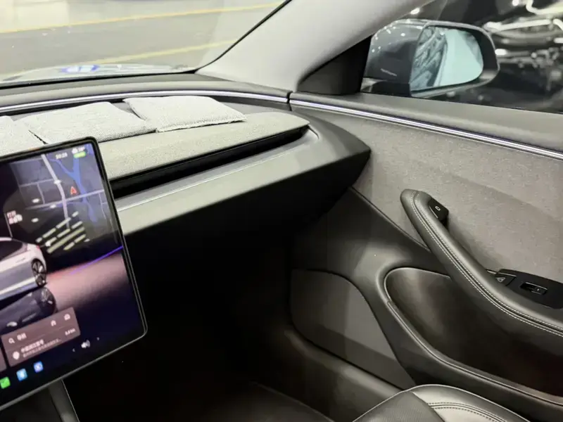 2025 Tesla Model 3 с пробегом 30 000 км