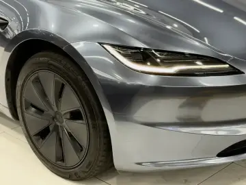 2025 Tesla Model 3 с пробегом 30 000 км