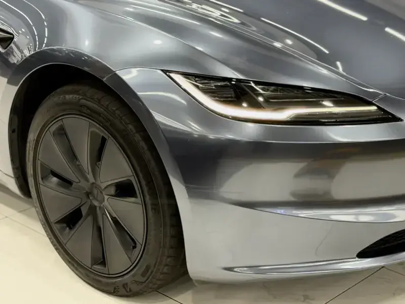 2025 Tesla Model 3 с пробегом 30 000 км