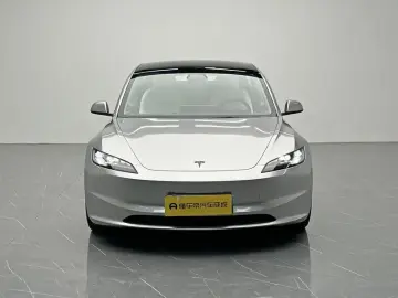 2023 Tesla Model 3 с пробегом 50 500 км