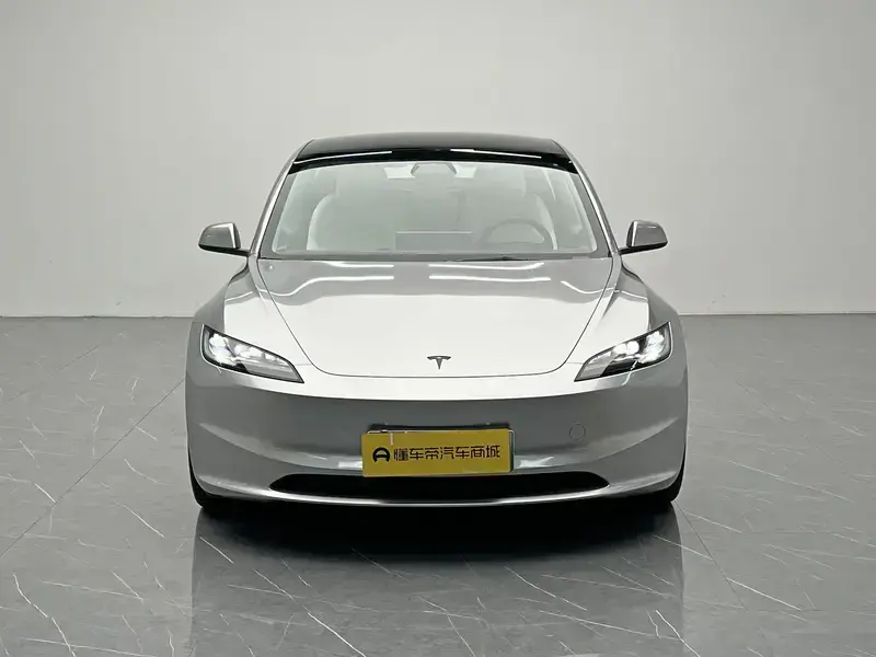 2023 Tesla Model 3 с пробегом 50 500 км