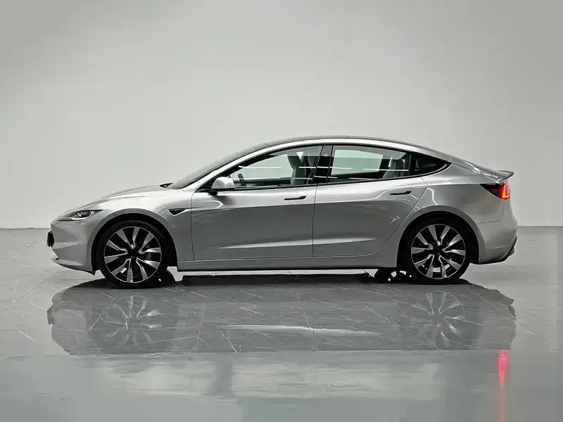 2023 Tesla Model 3 с пробегом 50 500 км