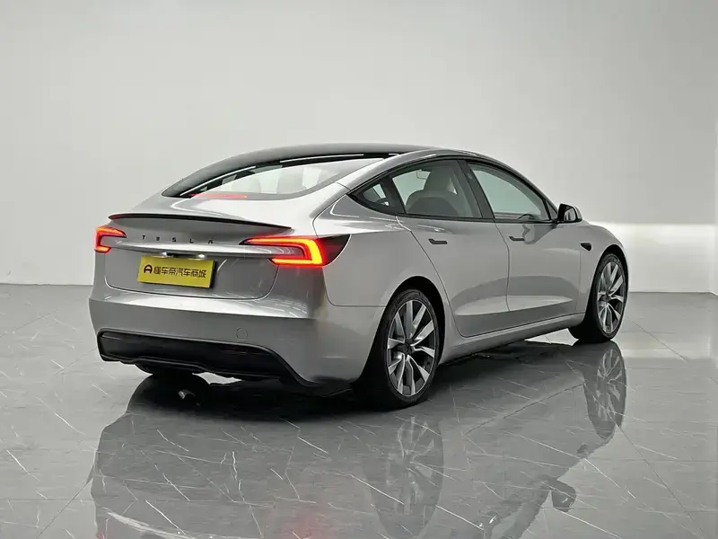 2023 Tesla Model 3 с пробегом 50 500 км