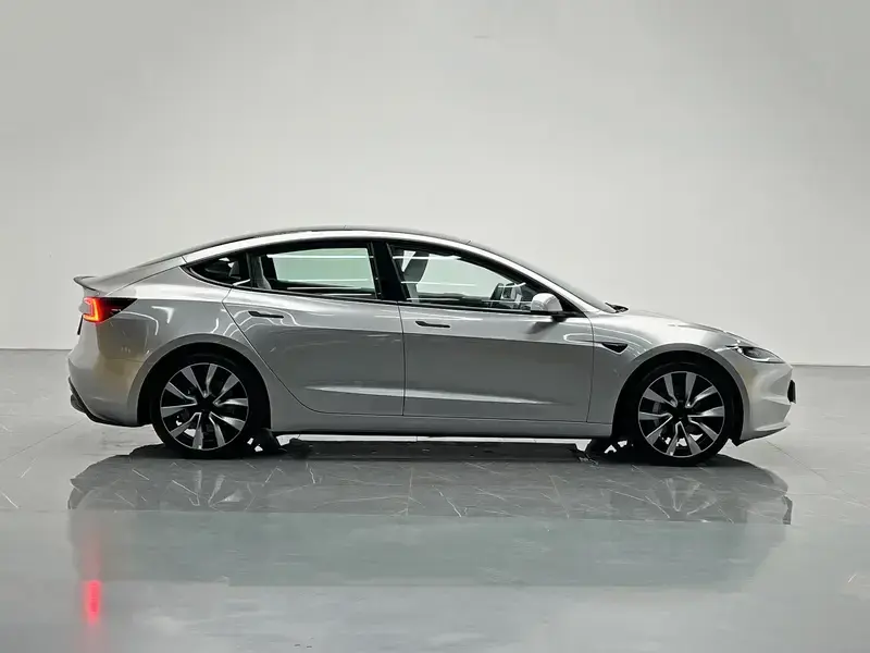 2023 Tesla Model 3 с пробегом 50 500 км