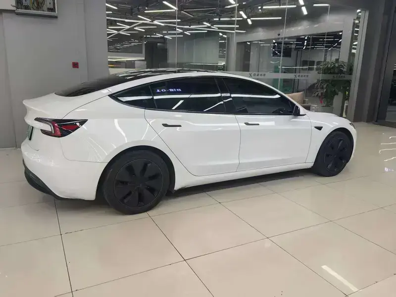 2023 Tesla Model 3 с пробегом 49 000 км