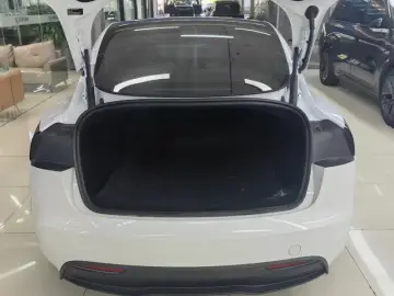 2023 Tesla Model 3 с пробегом 49 000 км