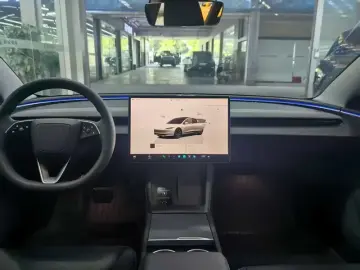 2023 Tesla Model 3 с пробегом 49 000 км