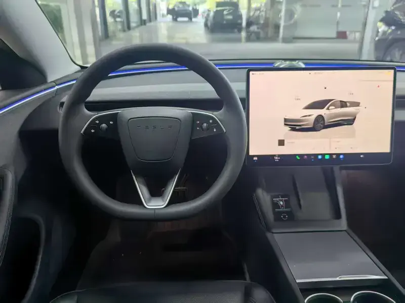 2023 Tesla Model 3 с пробегом 49 000 км