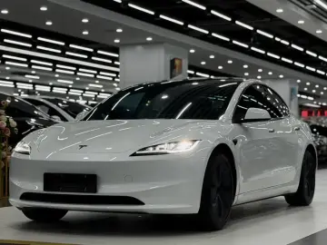 2025 Tesla Model 3 с пробегом 10 000 км