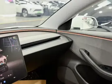 2025 Tesla Model 3 с пробегом 10 000 км