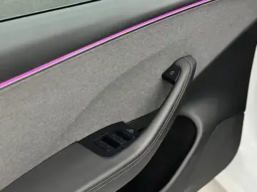 2025 Tesla Model 3 с пробегом 10 000 км