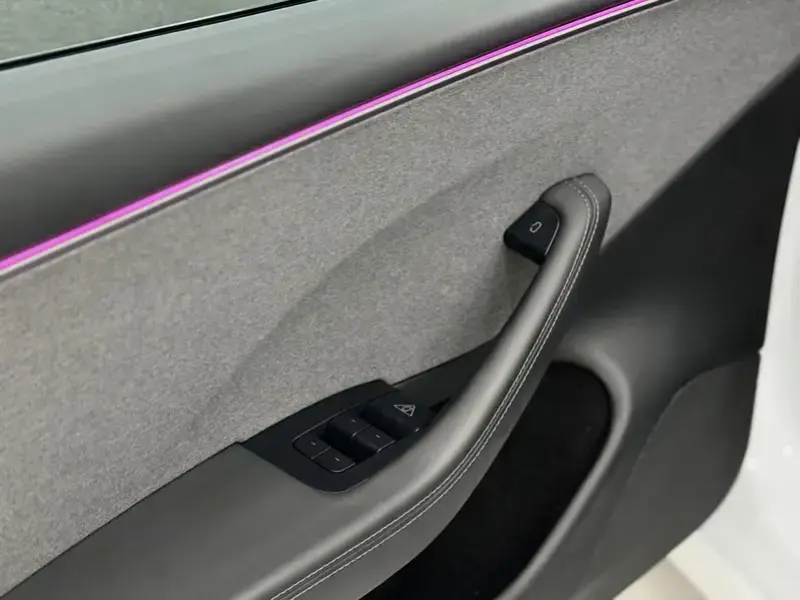 2025 Tesla Model 3 с пробегом 10 000 км
