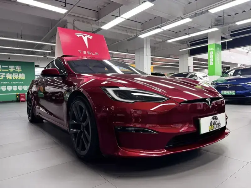 2023 Tesla Model S с пробегом 62 000 км