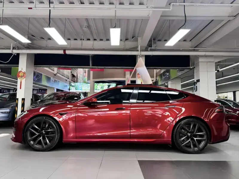 2023 Tesla Model S с пробегом 62 000 км