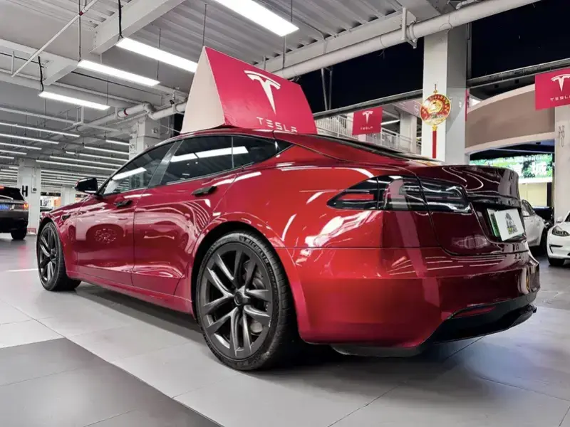 2023 Tesla Model S с пробегом 62 000 км