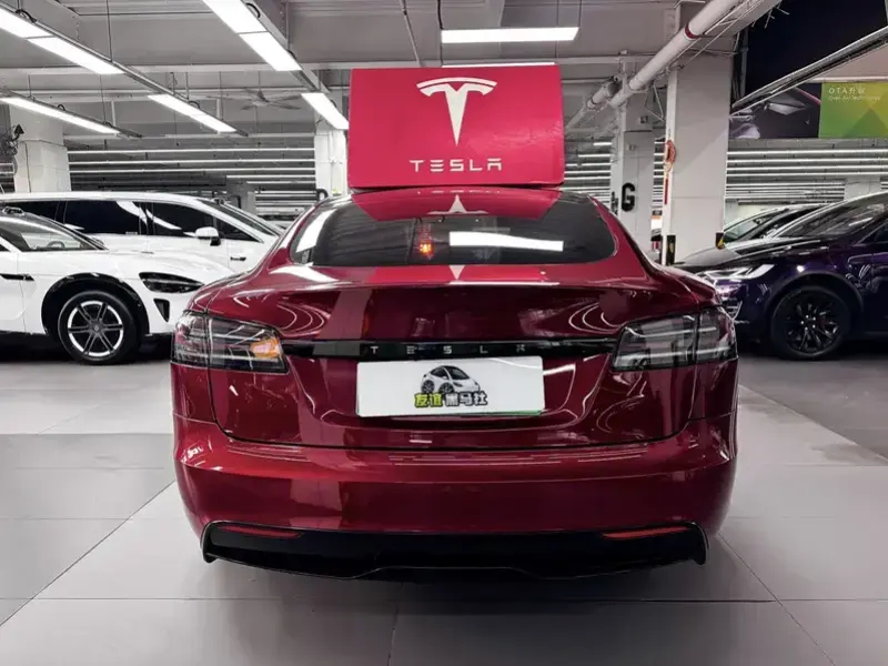 2023 Tesla Model S с пробегом 62 000 км