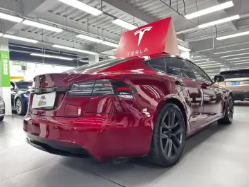 2023 Tesla Model S с пробегом 62 000 км