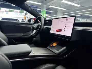 2023 Tesla Model S с пробегом 62 000 км