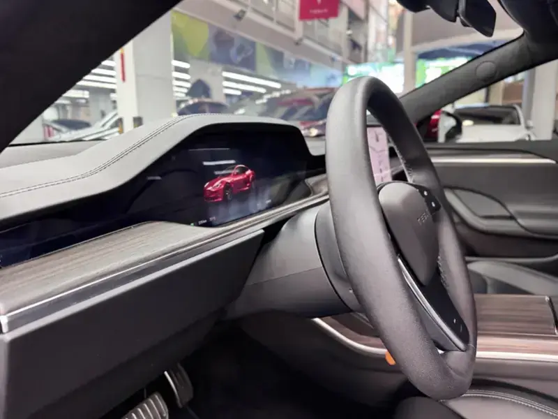 2023 Tesla Model S с пробегом 62 000 км