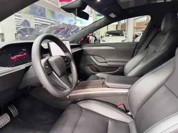 2023 Tesla Model S с пробегом 62 000 км