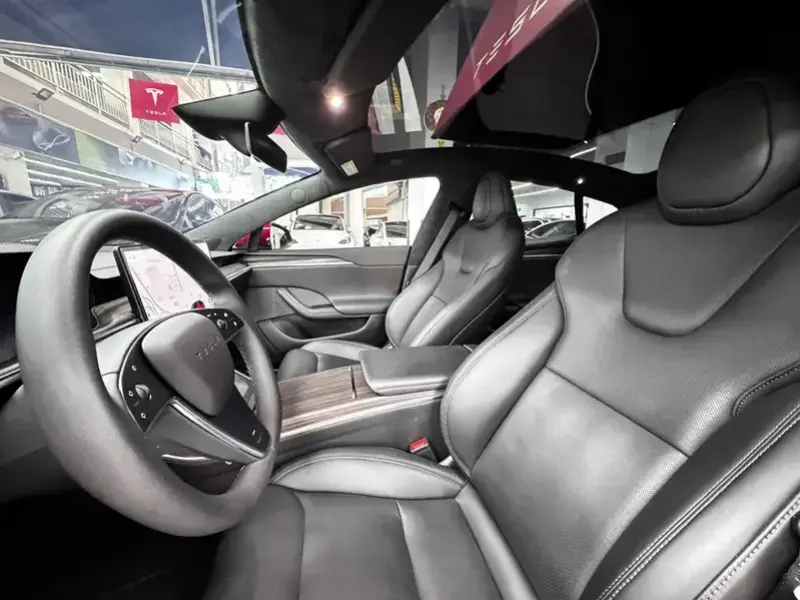 2023 Tesla Model S с пробегом 62 000 км