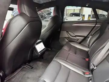 2023 Tesla Model S с пробегом 62 000 км