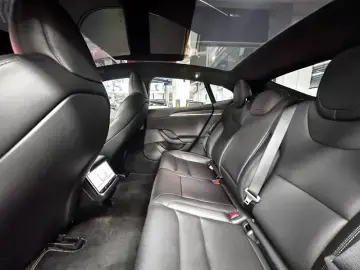 2023 Tesla Model S с пробегом 62 000 км