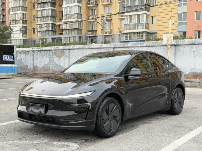 2026 Tesla Model Y с пробегом 400 км