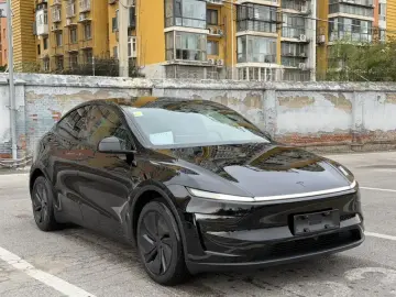 2026 Tesla Model Y с пробегом 400 км